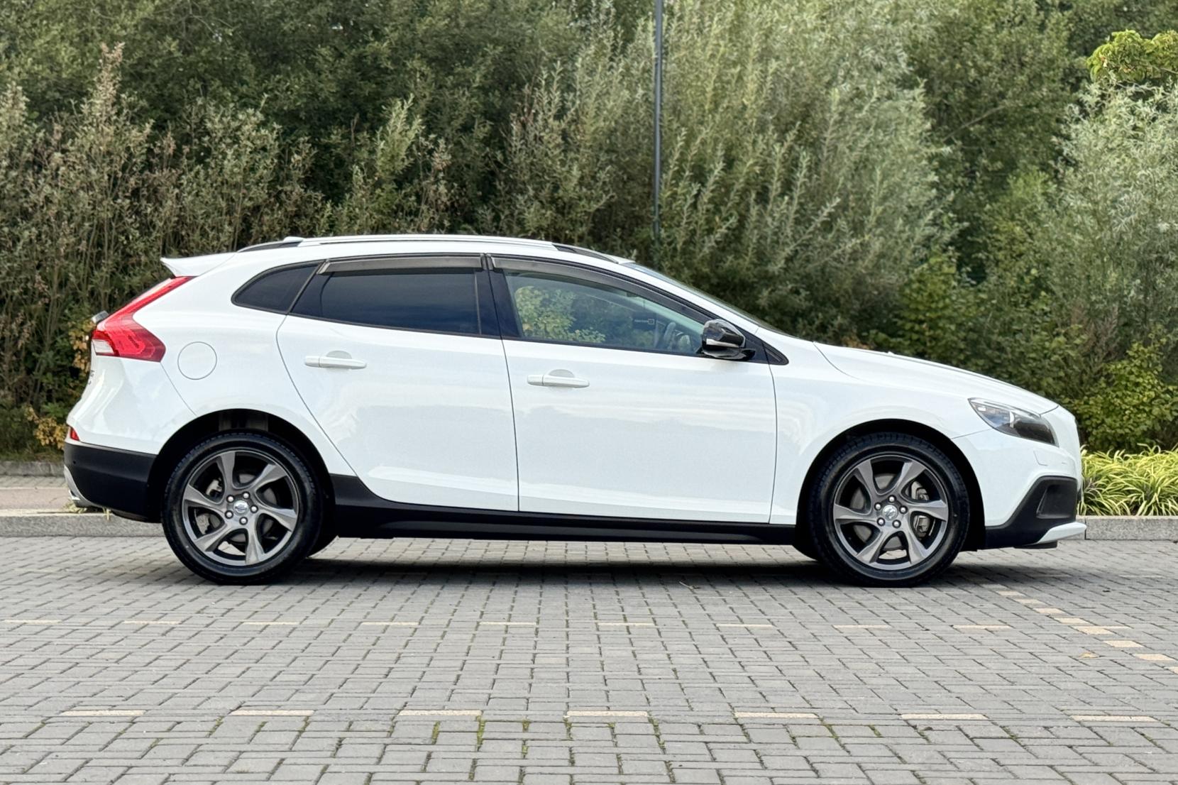 Volvo V40 2.0 5-Cylinder T5 AWD Cross Country 5dr Turbo Petrol Auto