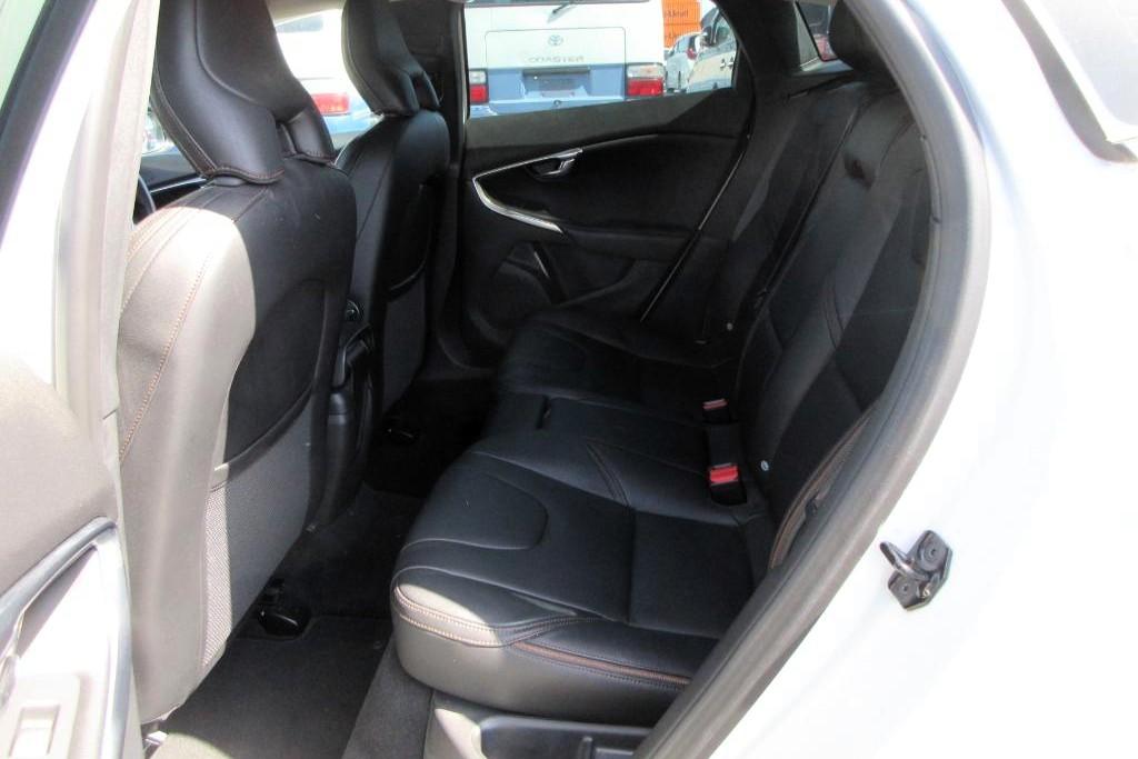 Volvo V40 2.0 5-Cylinder T5 AWD Cross Country 5dr Turbo Petrol Auto