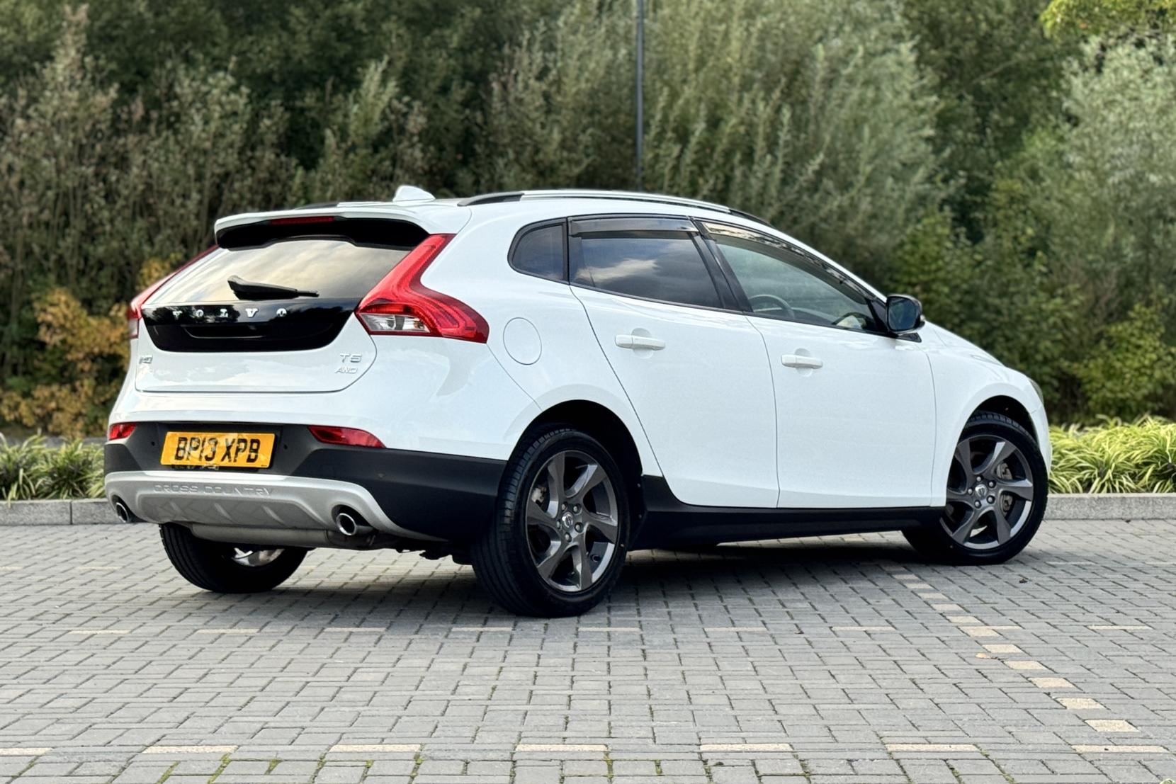Volvo V40 2.0 5-Cylinder T5 AWD Cross Country 5dr Turbo Petrol Auto