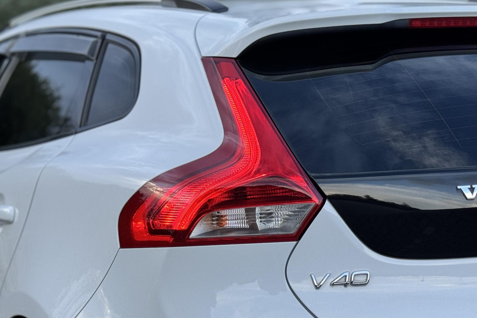 Volvo V40 2.0 5-Cylinder T5 AWD Cross Country 5dr Turbo Petrol Auto