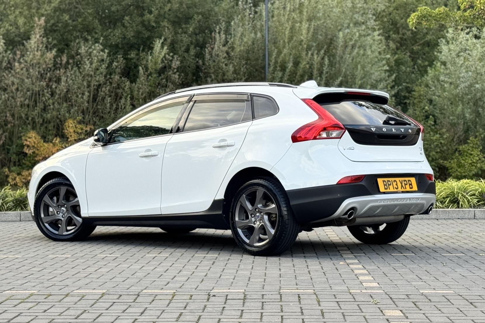 Volvo V40 2.0 5-Cylinder T5 AWD Cross Country 5dr Turbo Petrol Auto
