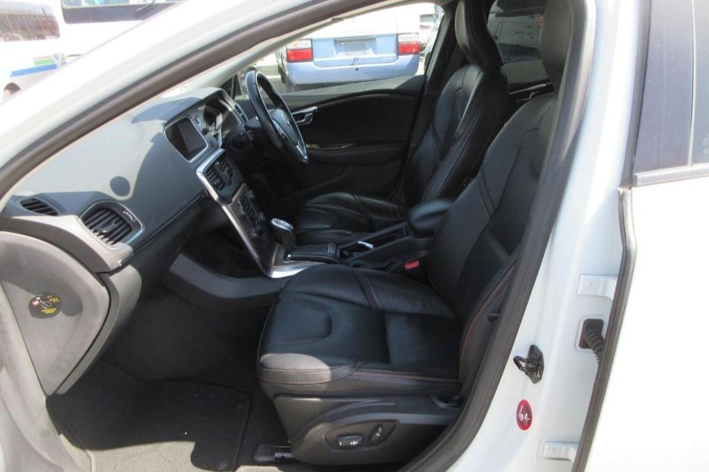 Volvo V40 2.0 5-Cylinder T5 AWD Cross Country 5dr Turbo Petrol Auto