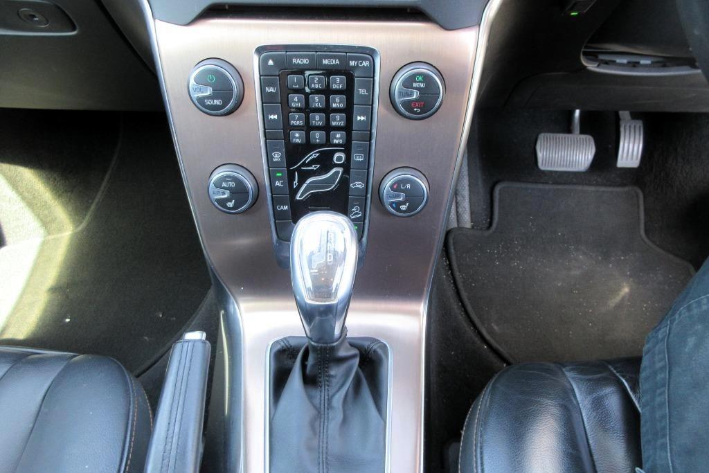 Volvo V40 2.0 5-Cylinder T5 AWD Cross Country 5dr Turbo Petrol Auto