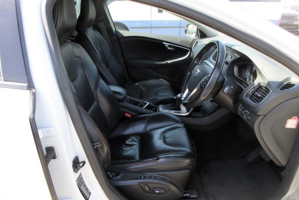 Volvo V40 2.0 5-Cylinder T5 AWD Cross Country 5dr Turbo Petrol Auto