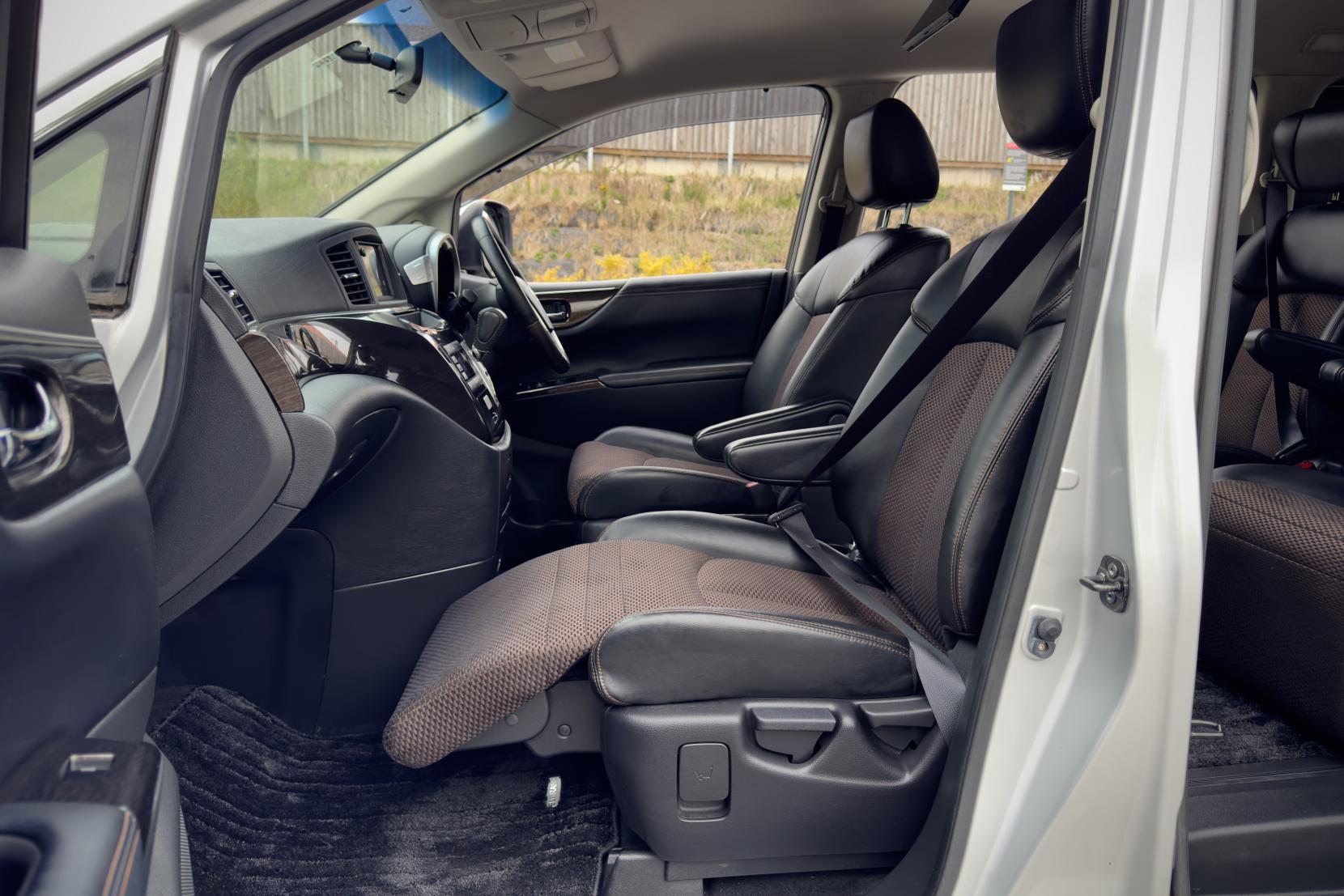 Nissan Elgrand 2.5 Highway Star Urban Chrome 5dr Petrol Auto 7 Seater