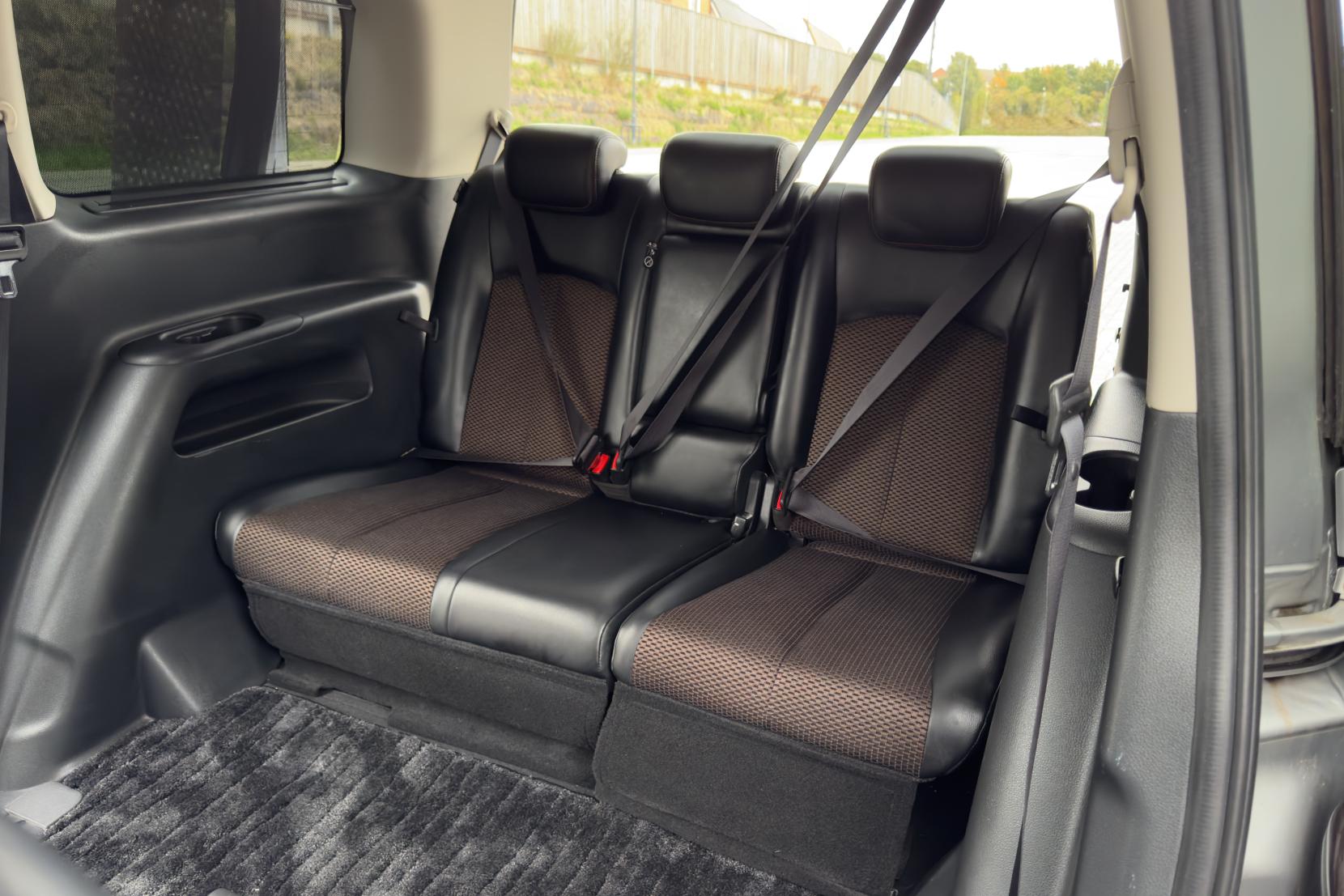 Nissan Elgrand 2.5 Highway Star Urban Chrome 5dr Petrol Auto 7 Seater