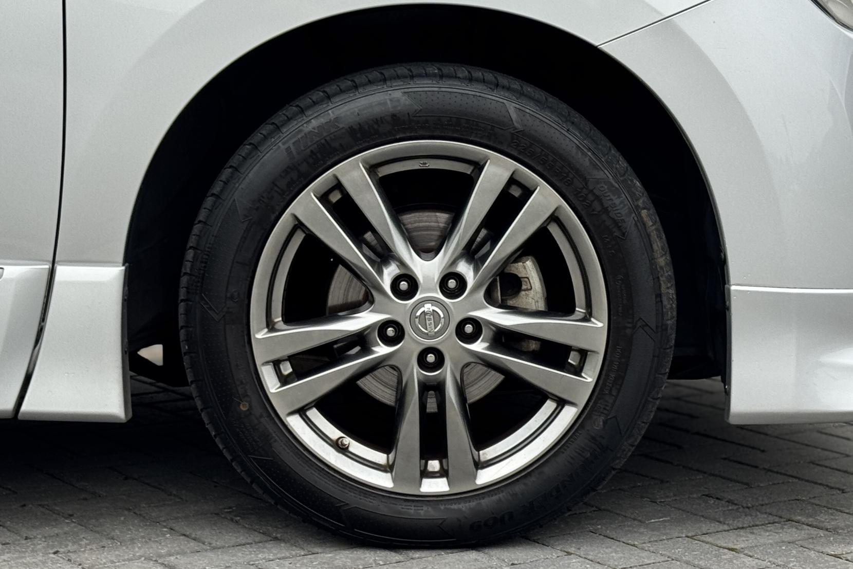 Nissan Elgrand 2.5 Highway Star Urban Chrome 5dr Petrol Auto 7 Seater