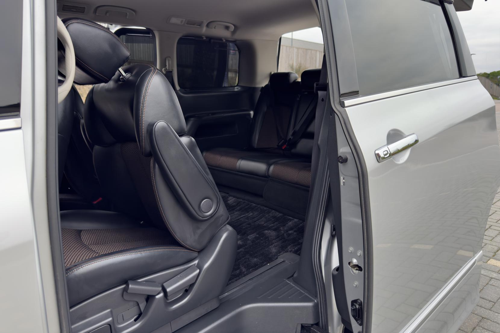 Nissan Elgrand 2.5 Highway Star Urban Chrome 5dr Petrol Auto 7 Seater