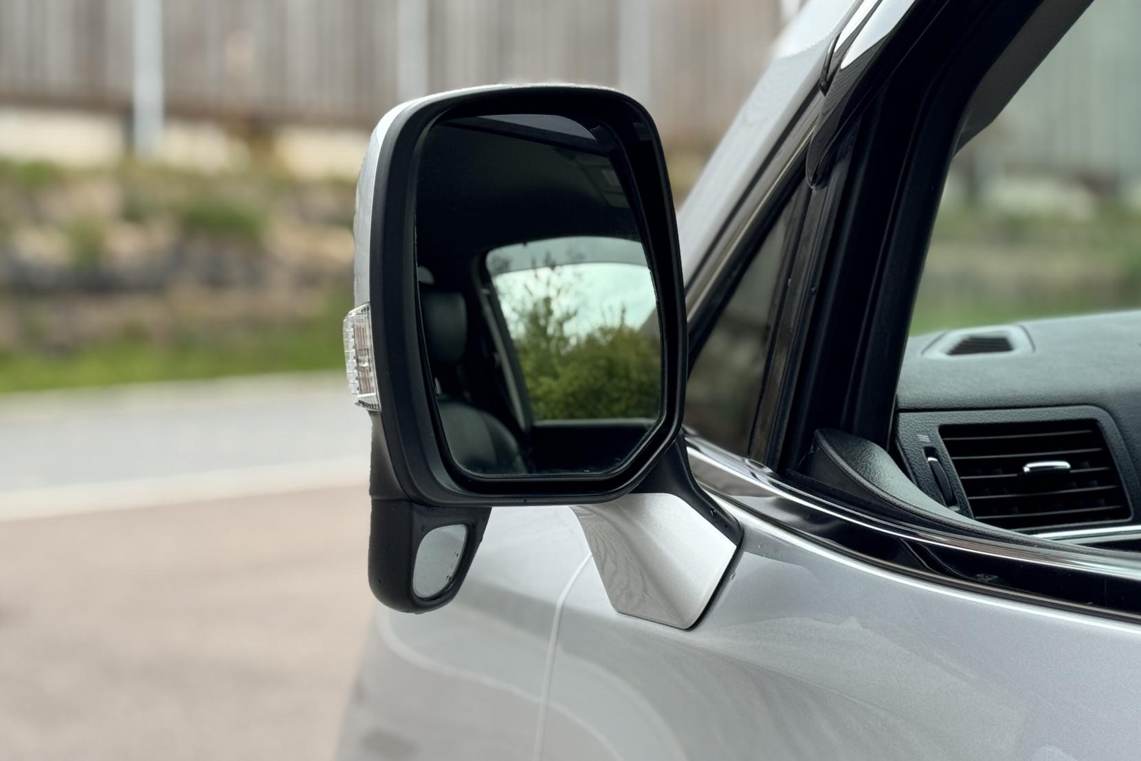 Nissan Elgrand 2.5 Highway Star Urban Chrome 5dr Petrol Auto 7 Seater