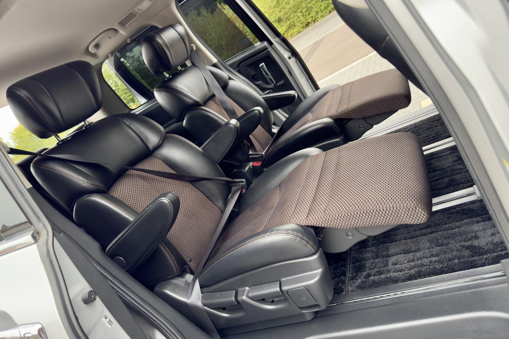 Nissan Elgrand 2.5 Highway Star Urban Chrome 5dr Petrol Auto 7 Seater