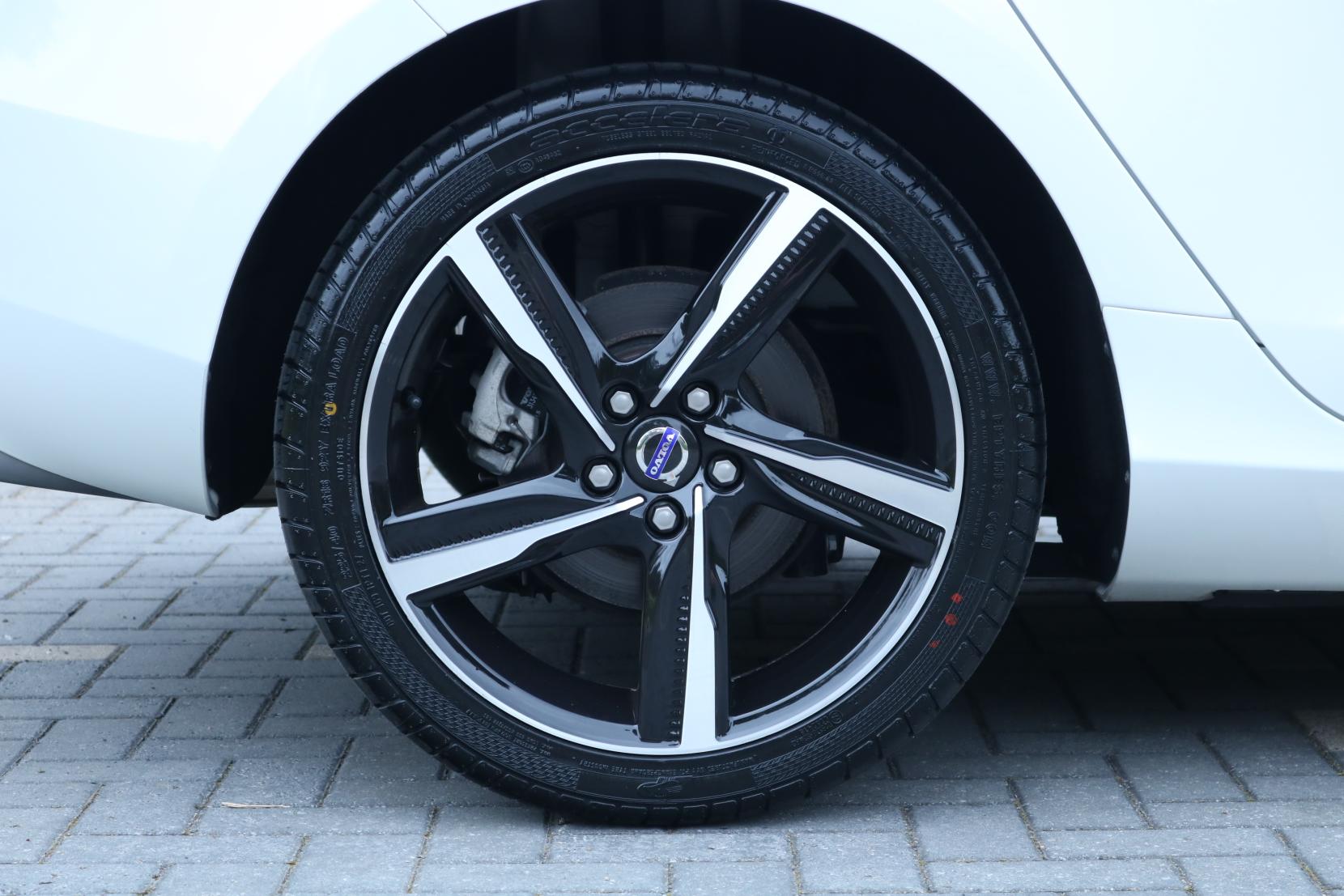 Volvo V40 2.0 5-Cylinder T5 R-Design 5dr Turbo Petrol Auto