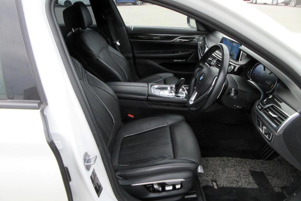 BMW 7 Series 4.4 750i V8 M Sport Saloon 4d Petrol Auto